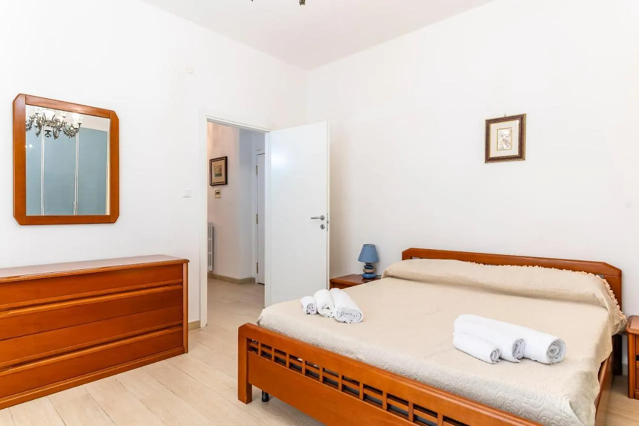 Livorno- Piazza Vittoria Central Apartment!